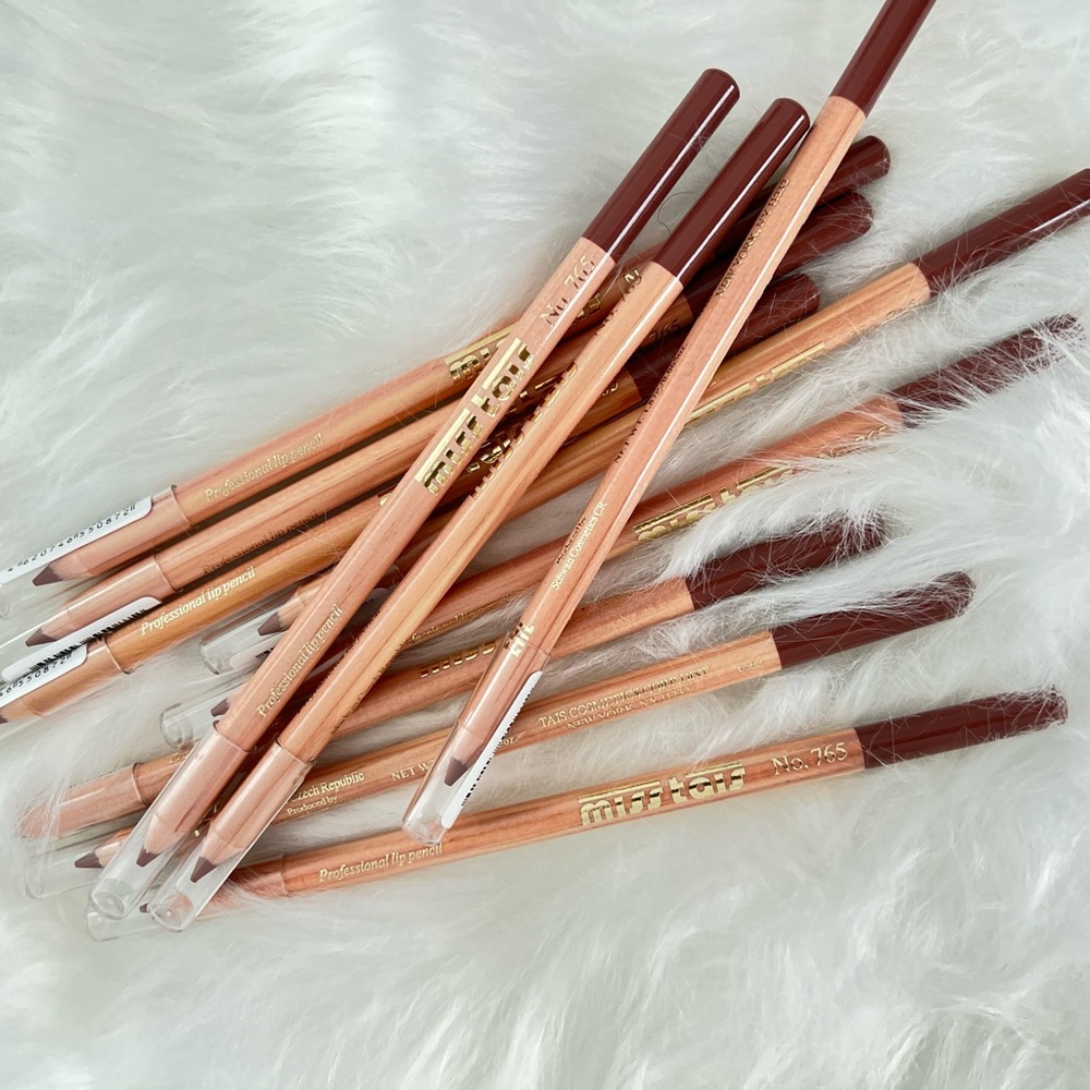 Miss Tais lipliners comes in 2 shades